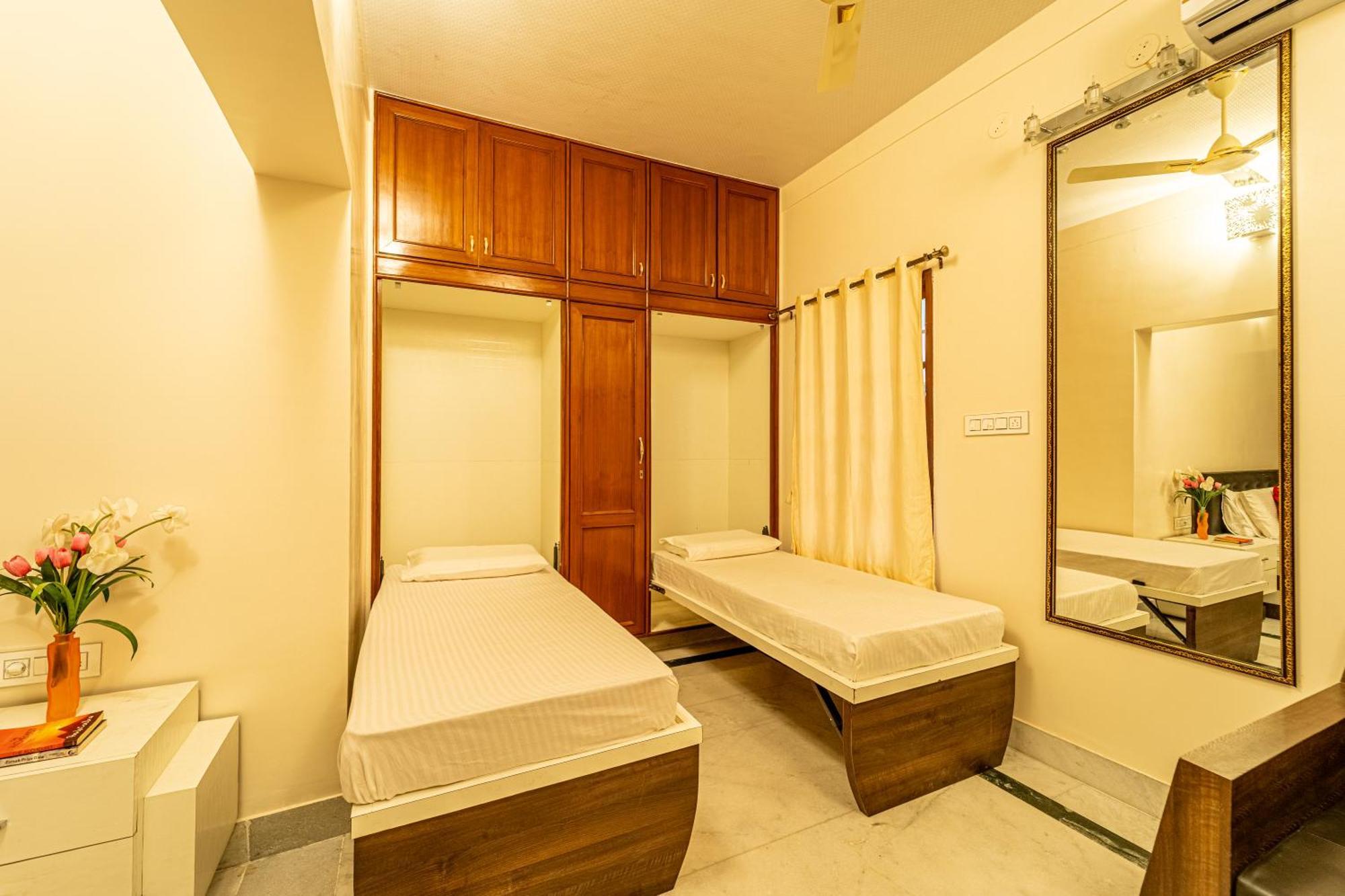 Seasons Suites - Hbr Bangalore Zimmer foto